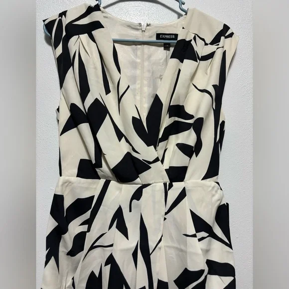 EXPRESS Dress size XS - NWT - Picture 3 of 12